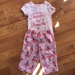 Carter’s 2 piece pajamas baby size 12 months